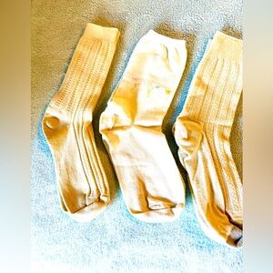 Women 2 Pair Gold Toe Socks, 6” Above Ankle, Cream Colored, Embroidered&Pattern